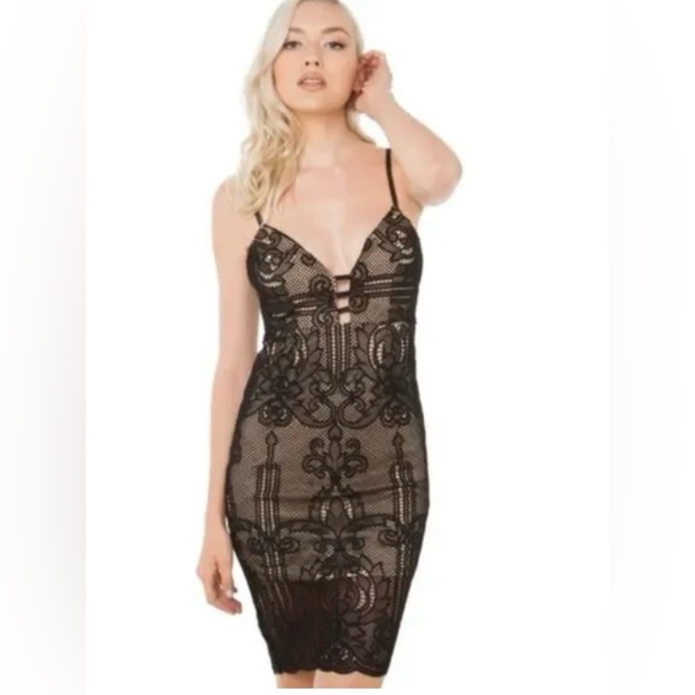 NWT- Luxxel Mini Cutout Lace Dress. Size Medium.
